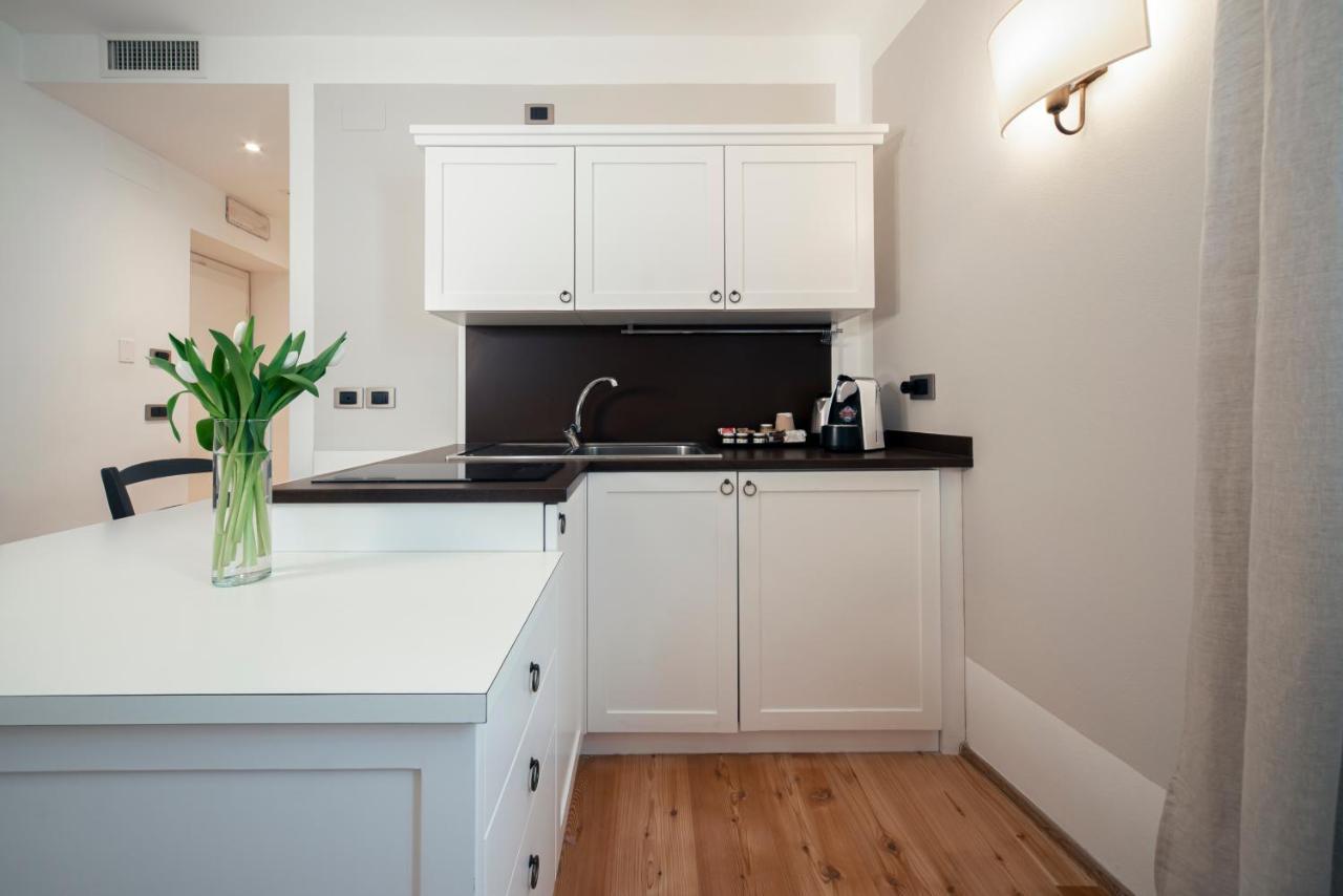La Canonica Suite Apartments New Location Тренто Екстер'єр фото