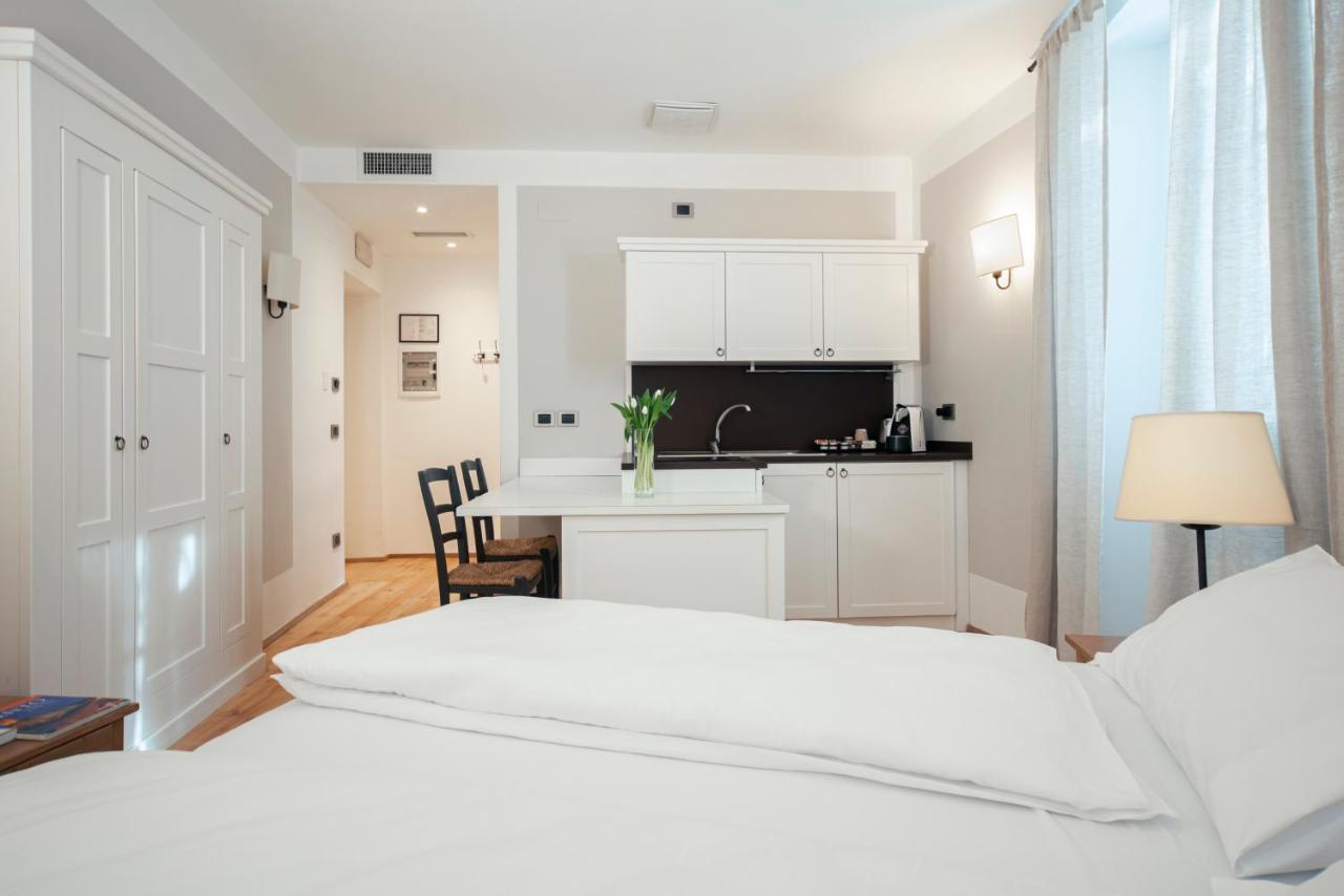 La Canonica Suite Apartments New Location Тренто Екстер'єр фото